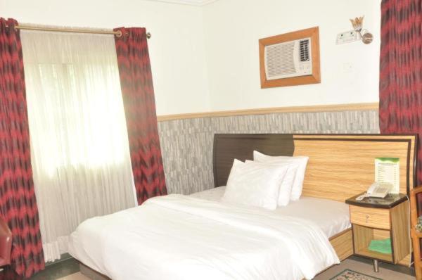 Terrace Green Hotels & Suite Lagos Buitenkant foto