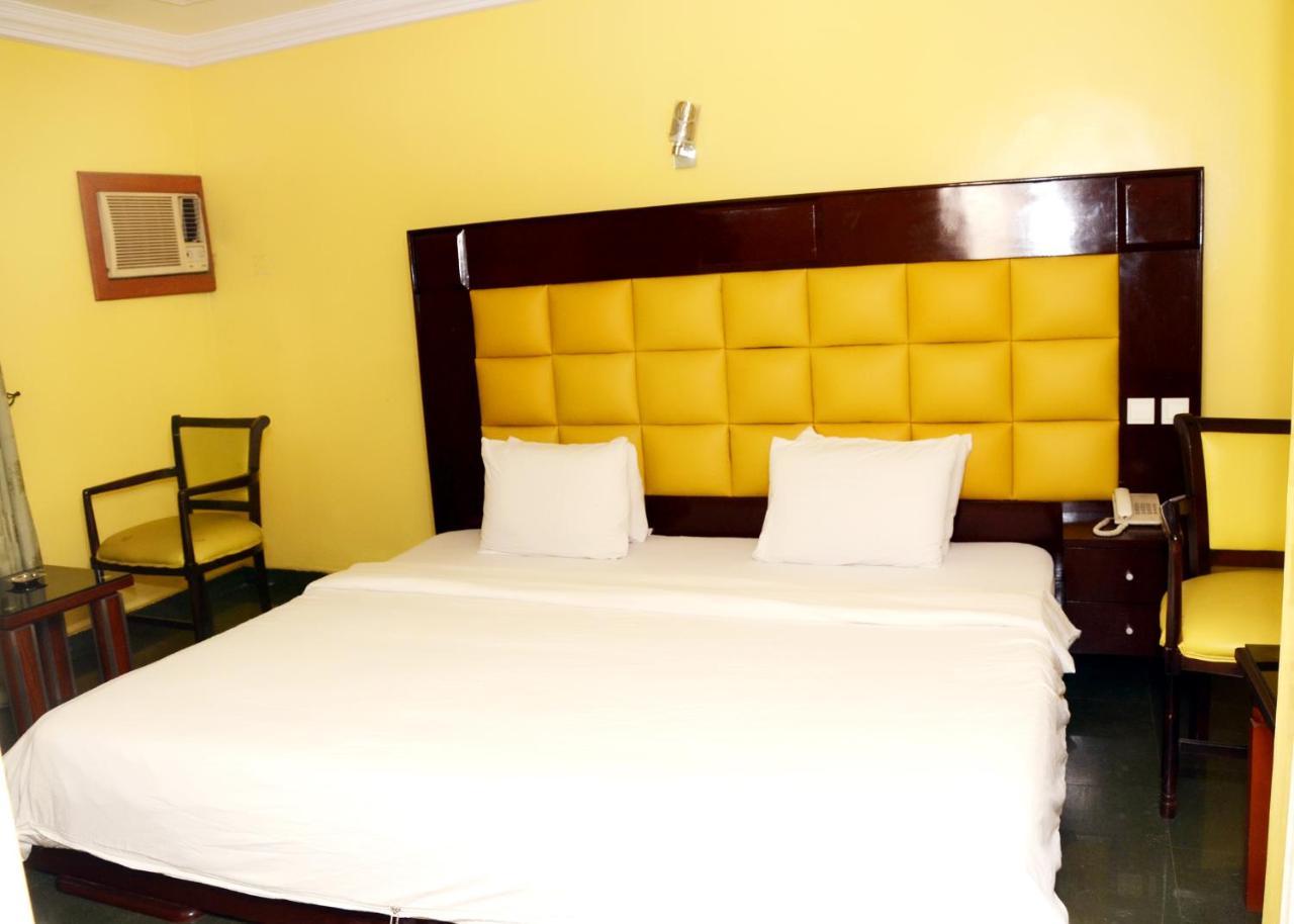 Terrace Green Hotels & Suite Lagos Buitenkant foto