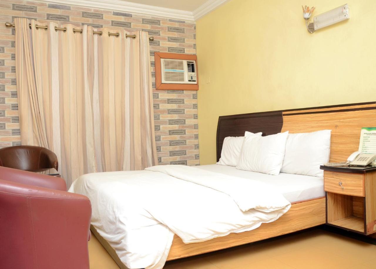 Terrace Green Hotels & Suite Lagos Buitenkant foto