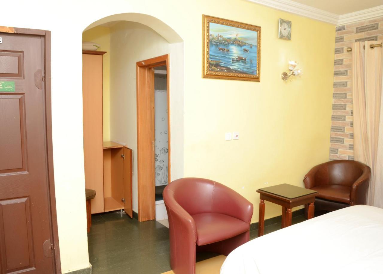 Terrace Green Hotels & Suite Lagos Buitenkant foto