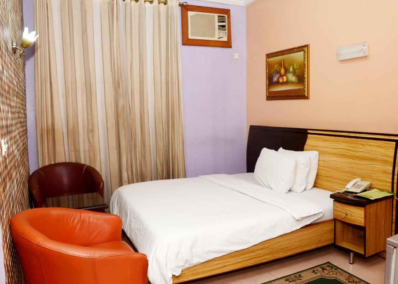 Terrace Green Hotels & Suite Lagos Buitenkant foto
