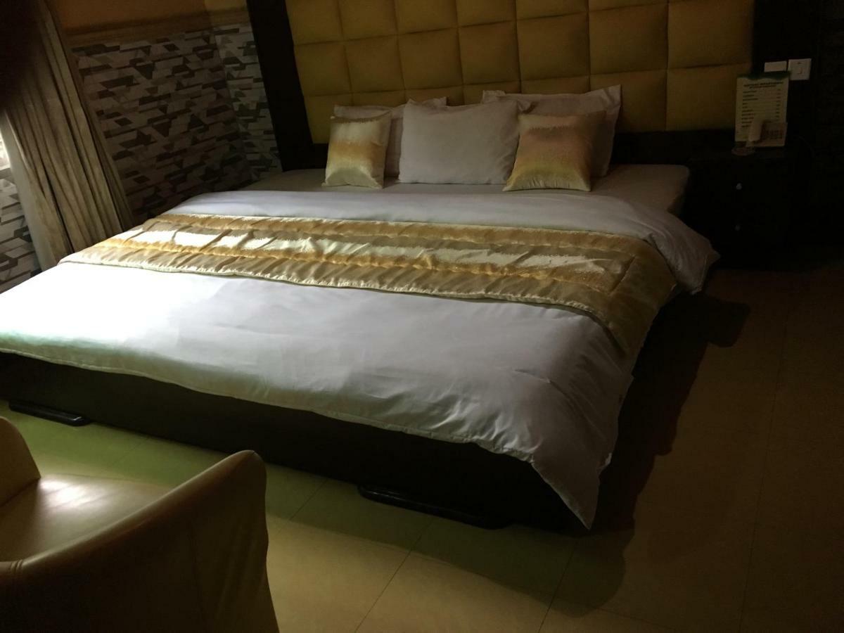 Terrace Green Hotels & Suite Lagos Buitenkant foto