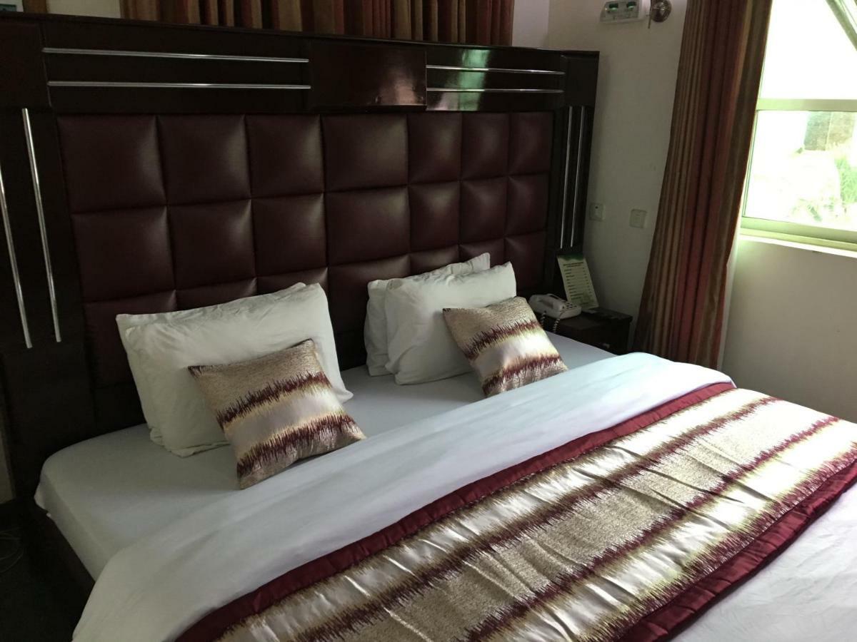 Terrace Green Hotels & Suite Lagos Buitenkant foto